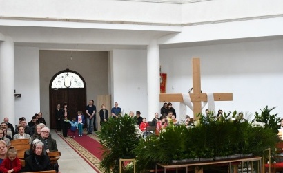 Вечірня з виставленням плащаниці